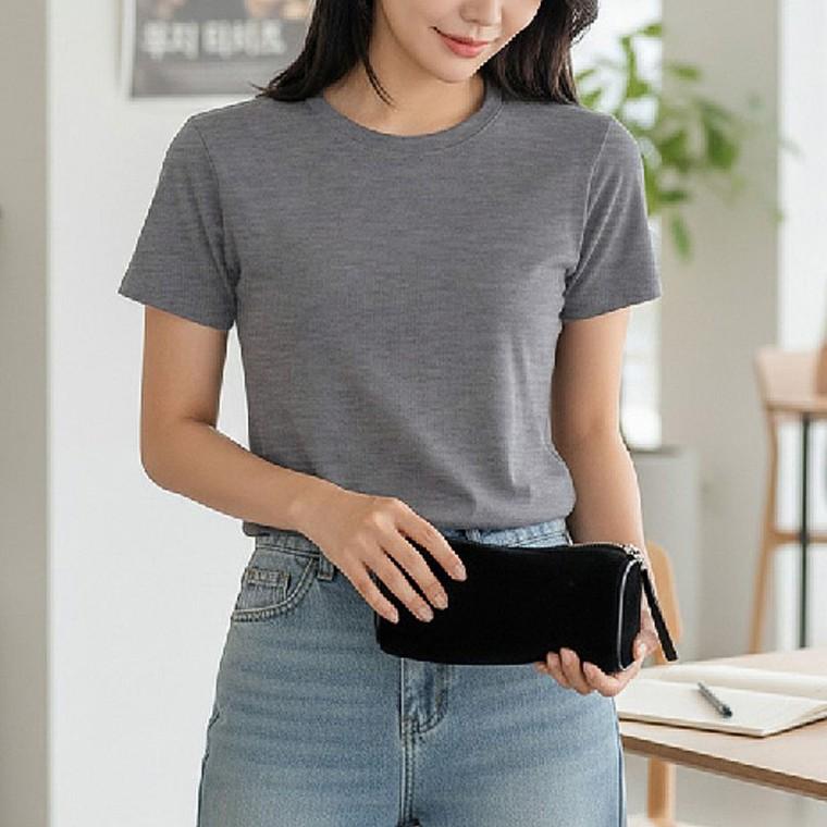 여성 여름 데일리룩 무지 슬림핏 반팔 티셔츠
