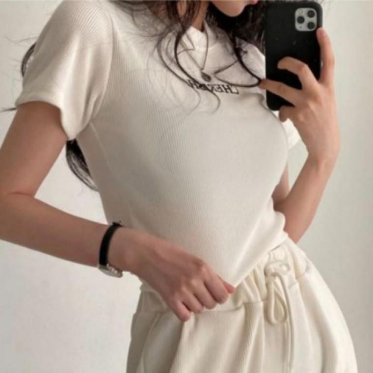 여성 여름 체리시 반팔 티셔츠 데일리 크롭티 패션 심플 크롭 미니티 트렌디한 스타일