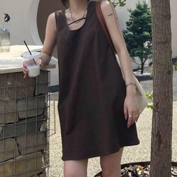 시원한 넥라인 디자인 데일리 민소매 여성 스타일