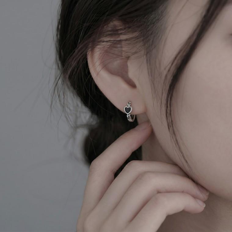 여성 실버 블랙 하트 귀걸이 데일리 포인트 이어링 원터치 하트링 은색 패션 악세사리