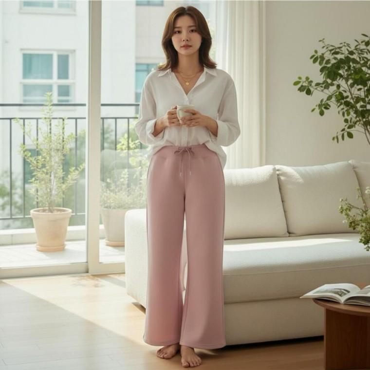 촉감 좋은 소재로 편안한 착용감 플레어핏 여성 바지