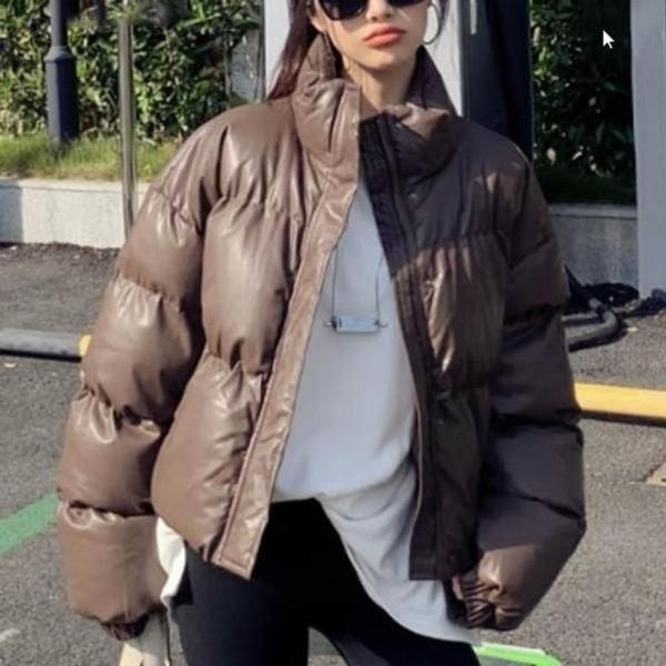 윈터 패딩 유광텍스처가 고급스러운 느낌을 더해주어 캐주얼부터 트렌디룩까지 자연스럽게 어울리는 숏점퍼