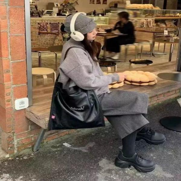 위드썸띵 가죽숄더백 보부상숄더백 대학생가방 빅숄더백 노트북가방