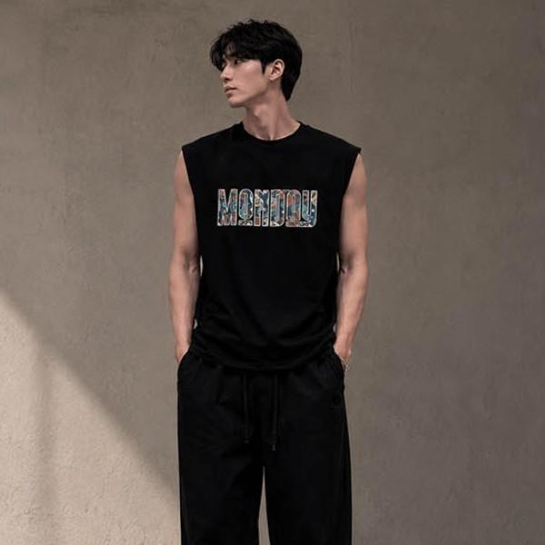 레터링 민소매 심플한 디자인으로 단독 착용은 물론 셔츠 후드집업 가디건 등의 이너웨어로도 좋은 나시