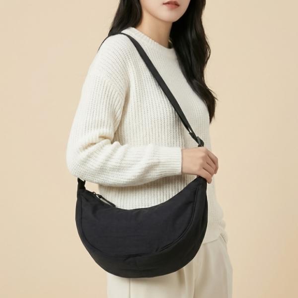 데일리 반달 크로스백 블랙