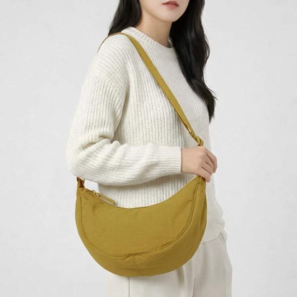 데일리 반달 크로스백 머스터드