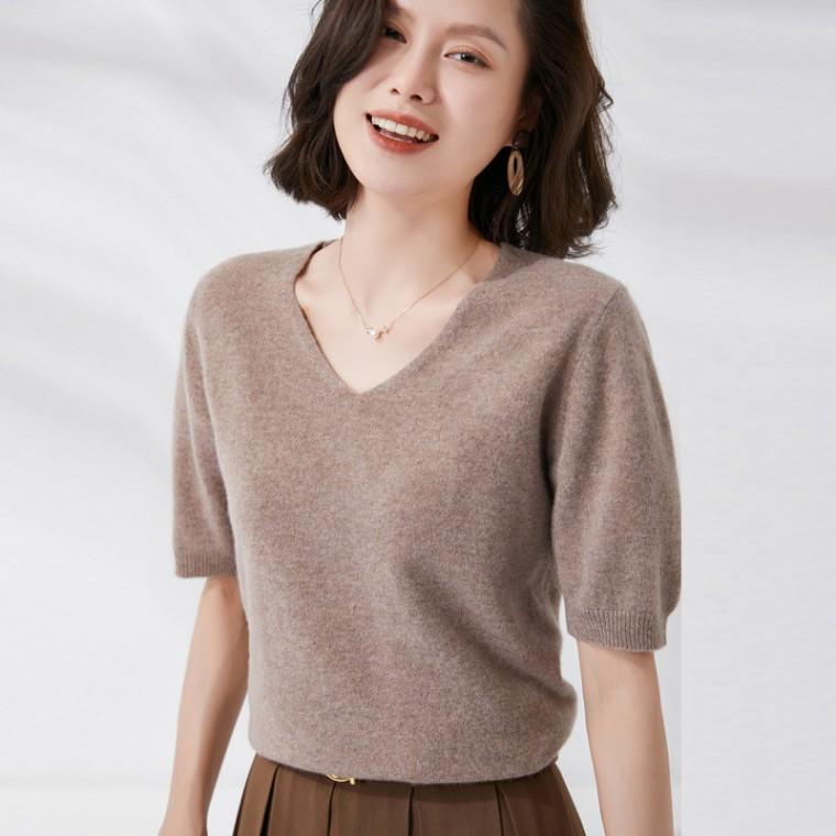 여름니트 부드러운 출근룩 데이트룩 모던 반팔니트