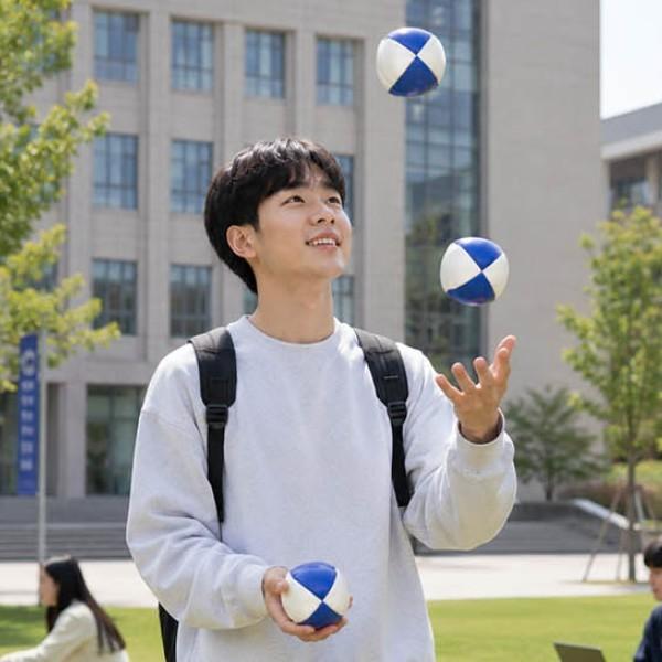저글링 연습공 여러 개의 공을 손으로 던지고 받아보며 저글링을 연습할 수 있는 장난감