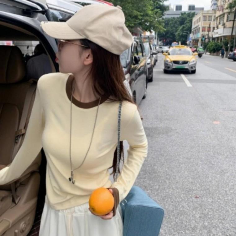 여성 슬림핏 배색 라운드넥 캡내장 가을 긴팔 티셔츠