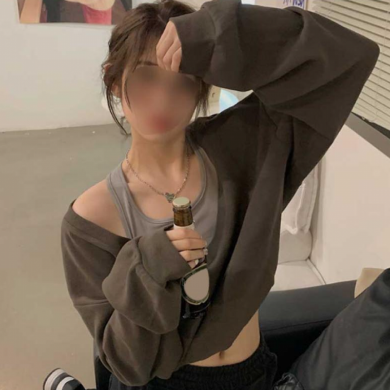 LD 브이넥 맨투맨 페이크 이너 나시 여성스러운 오프숄더