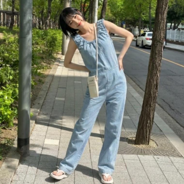 여성 오버롤 데님 청 밴딩 프릴 나시 와이드 점프수트