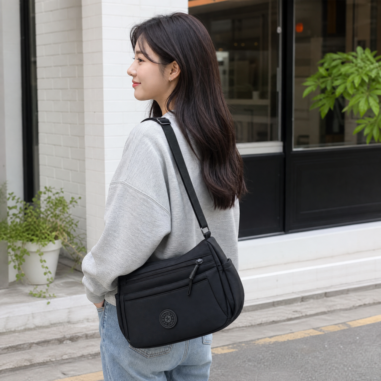 직구직판 나일론 경량 크로스백 수납 좋은 중형 여성 천가방 생활방수 데일리 여행용가방