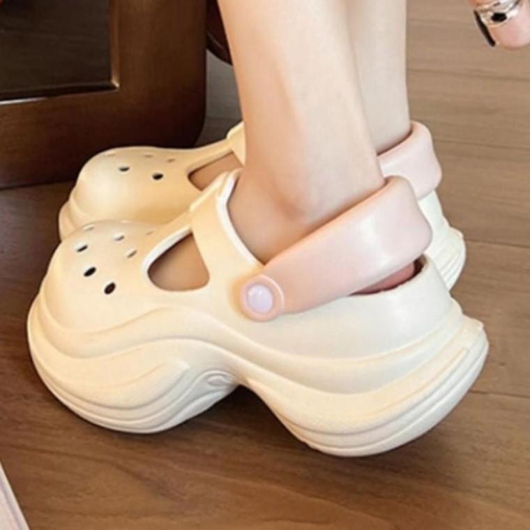 여성 키높이 세련된 EVA 펀칭 샌들 6cm 1P 편안한 슬리퍼 물놀이 바캉스 신발