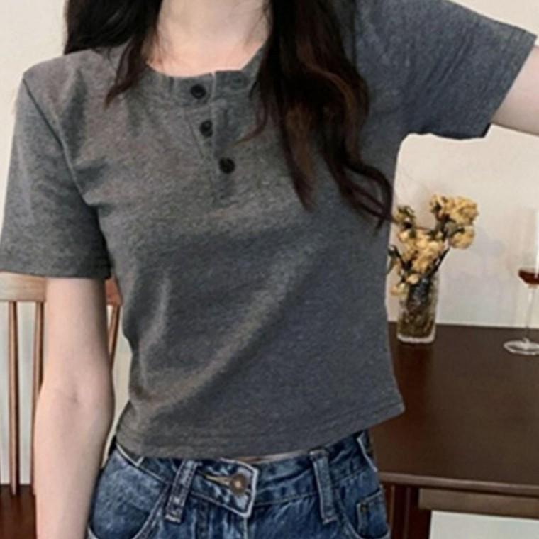 여성 데일리한 버튼 포인트 미니멀 반팔티 1P 데일리 베이직 티셔츠 스타일