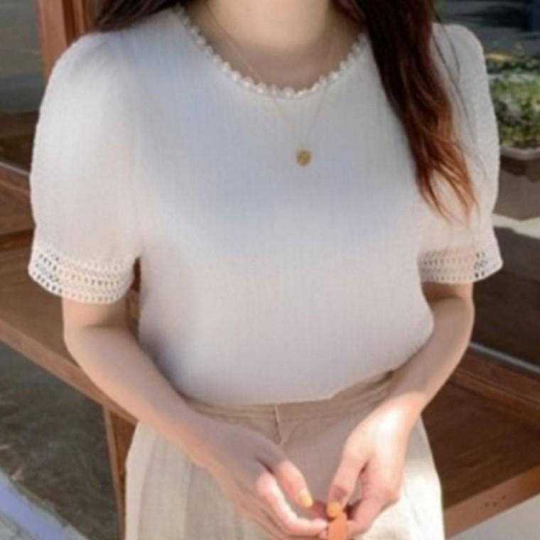 여성 내추럴한 레이스 넥라인 반팔 블라우스 화이트 1P 단정한 셔츠