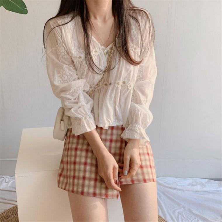 [간절기 여름] 퓨어 코튼 해바라기 아일렛 펀칭 자수 퍼프 블라우스/ 데이트
