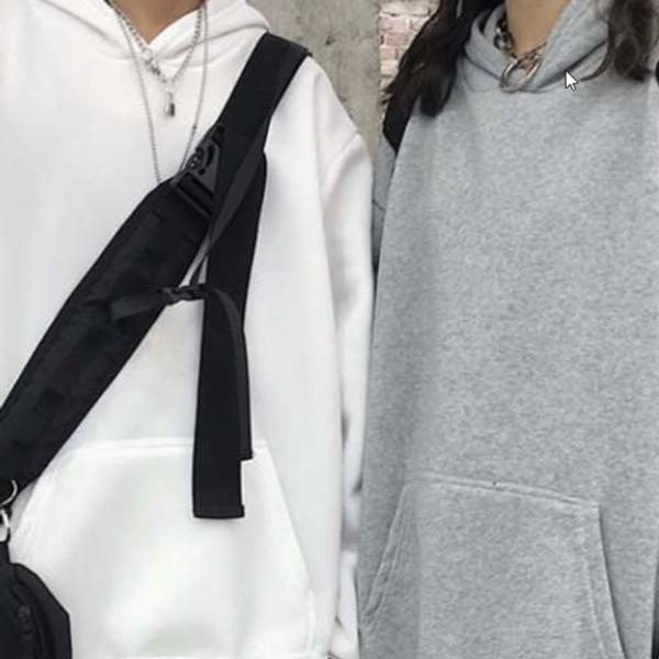WL 캐주얼룩부터 스트릿룩까지 폭넓게 활용 가능한 활용도 높은 무지 슬림핏 남녀공용 후드티