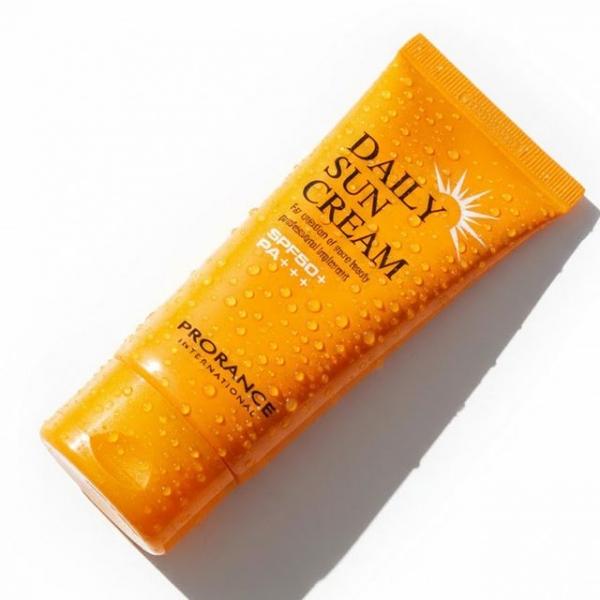 끈적임 없고 수분 가득한 가벼운 발림 선크림 150ml