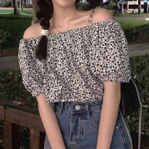 잔꽃무늬 프릴 밴딩 오프숄더 블라우스