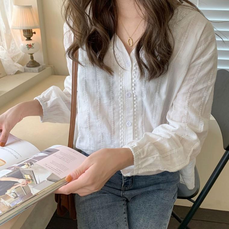 브이넥 펀칭 세로줄 블라우스