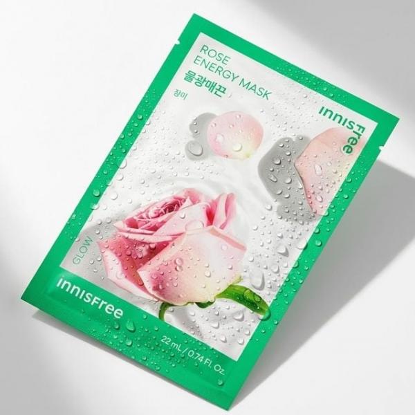 에센스를 가득 머금어 밀착되는 로즈 마스크팩 10매