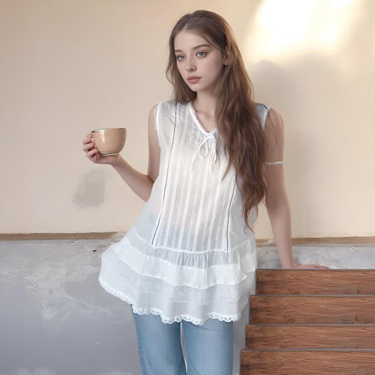 에이미브 루즈핏 프릴 브이넥 리본 플레어 민소매 블라우스 바캉스 A라인 여름 여행 러블리 자수 휴가룩