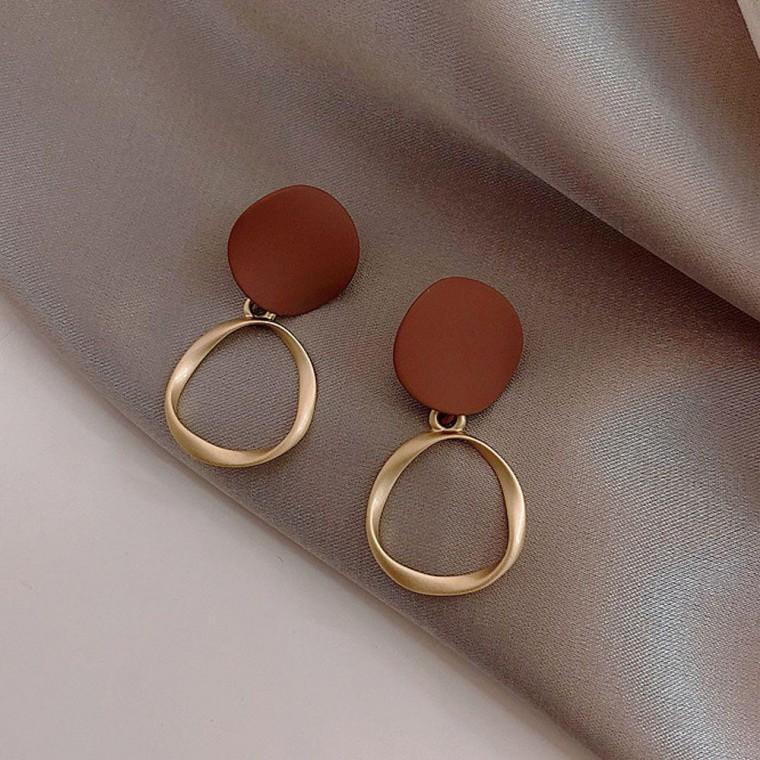 배색 고급스러운 디자인의 침형귀걸이 꼬임