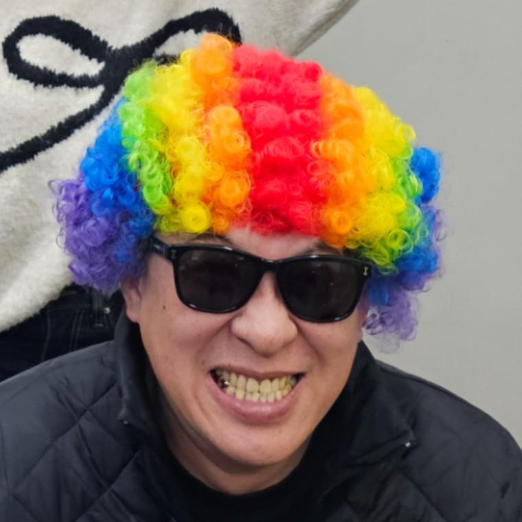 인생사진 네컷 폭탄 뽀글머리 가발 레인보우