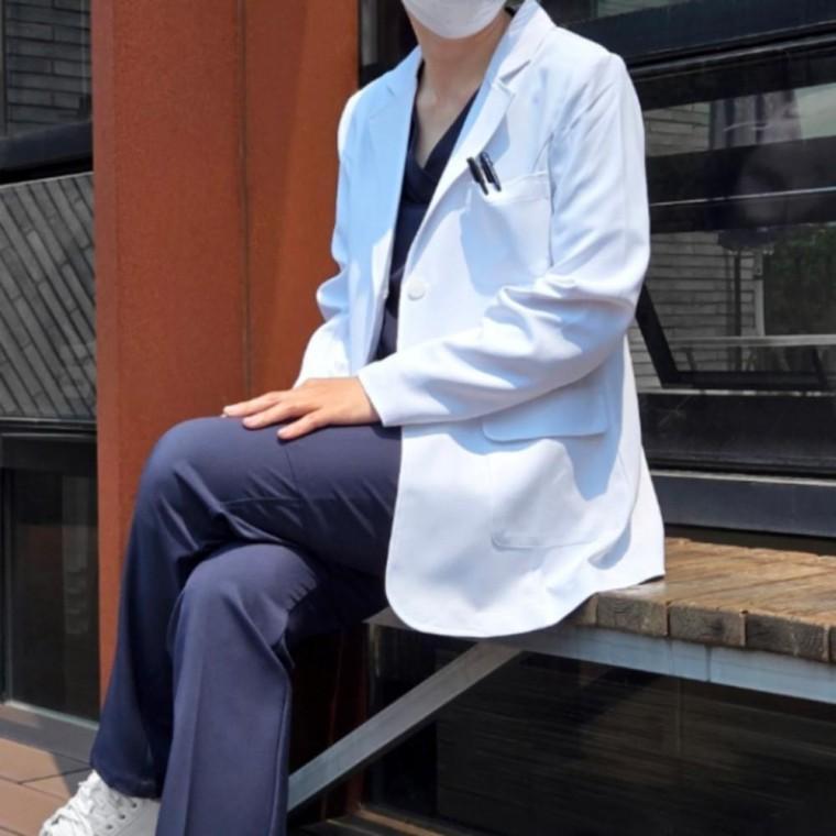 여성 고급 의사가운 상의 가운자켓 가운 약사 병원 랩가운 안경사 의사자켓 연구실 연구원
