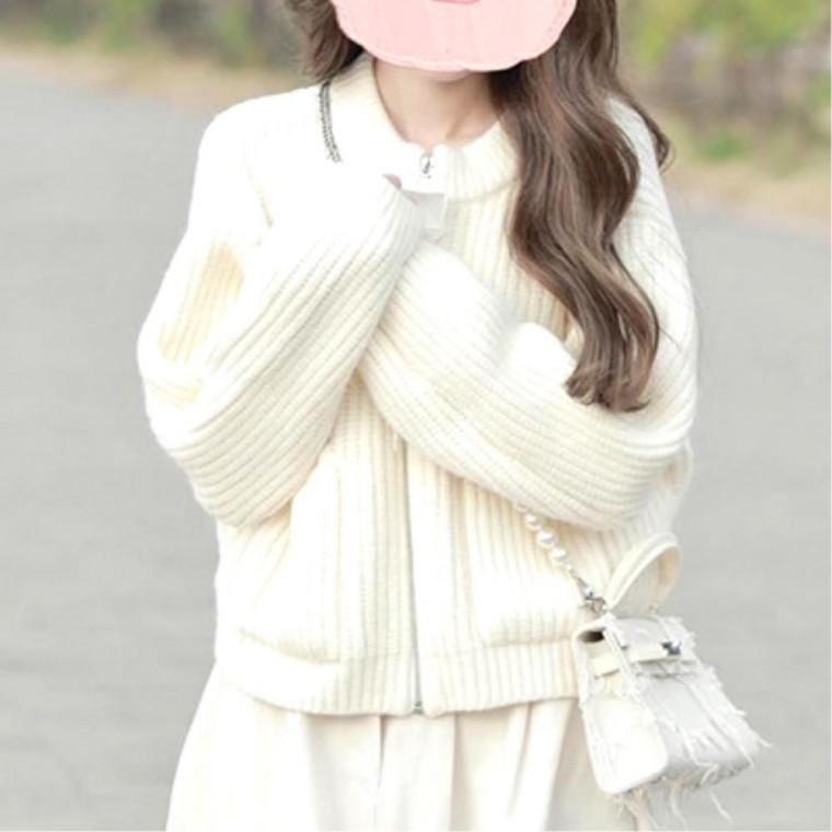 데이트룩 코디하기쉬운 데일리스타일 슬림 20대 니트집업가디건 간절기