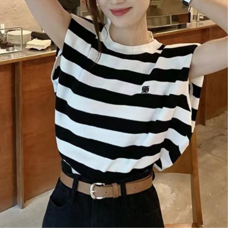 여행룩 일상코디룩 데일리룩아이템 여름 민소매티 루즈핏 20대여성 휴양지