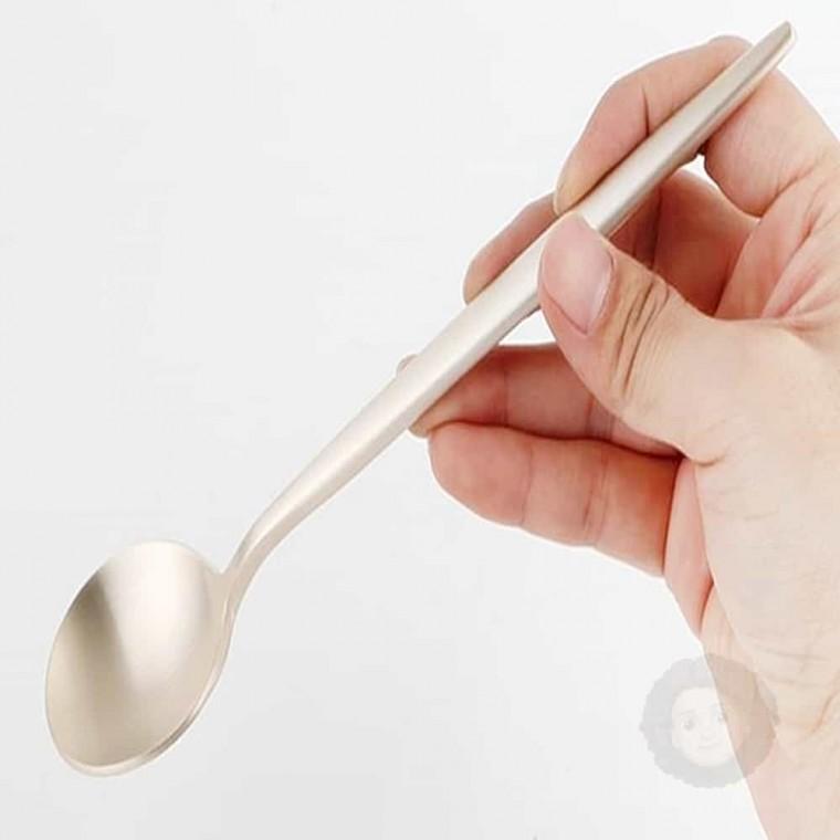 염셀러제안샵 테이블 스푼 포크 젓가락 빠른배송 정성포장 놋수저세트 포크세트