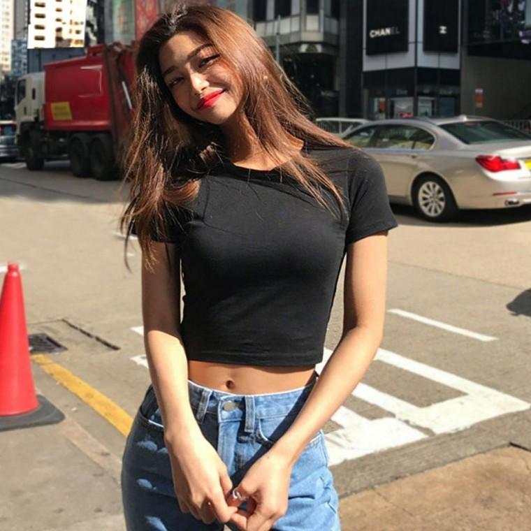 시크한 매력 하이넥 블랙 반팔 크롭티 조깅복 댄스복 여성 티셔츠 반팔티 라운드넥 이너티