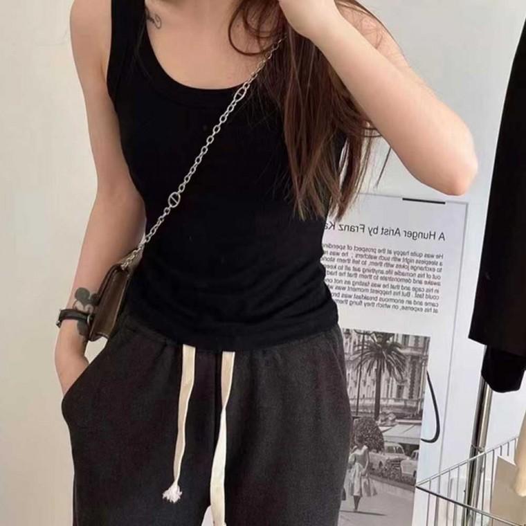 여자데이트코디 이너나시검정 여성민소매나시티 여름여행스타일 여성나시화이트