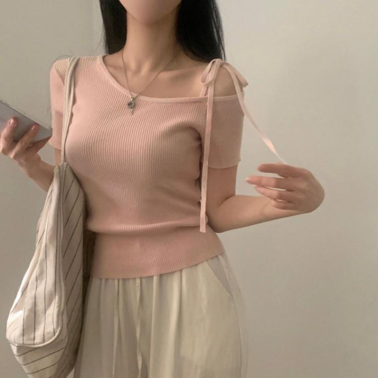 여름 데이트룩 반팔 리본끈 여성스런 오프숄더 언발란스 니트티