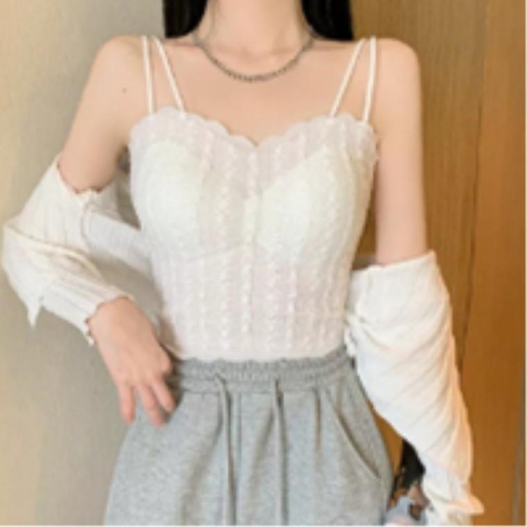 계곡물놀이 일상룩 일상코디룩 데일리룩아이템 조절끈나시 여름 캡내장 여성캐주얼티셔츠 레이스 페미닌