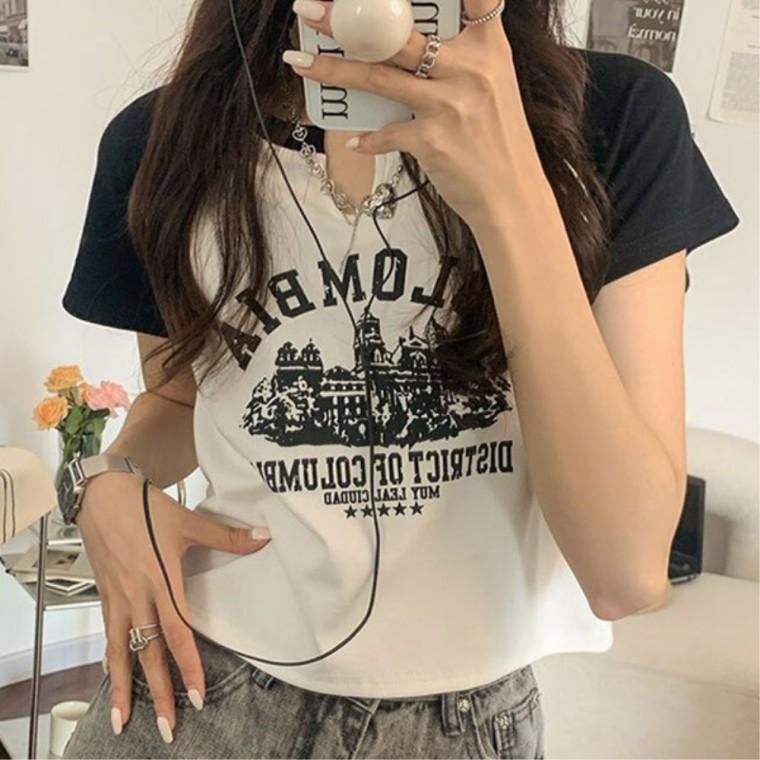 배색 크롭 반팔티셔츠 여름반팔 트렌드세터 일상룩 트임 단정한스타일 세련된느낌 20대여성 데일리룩아이템