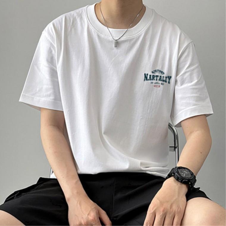 세련된느낌 심플룩코디 여름반팔 반팔티 남자반팔 반팔 영문 남성반팔 티셔츠 단정한스타일 남성반팔티