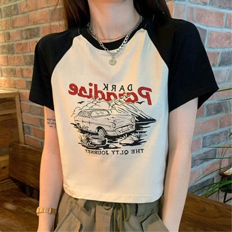 프린팅 세련된느낌 나그랑 크롭 여성모던룩 일상룩 여름 젊줌마 심플룩코디 반팔티셔츠 일상코디룩