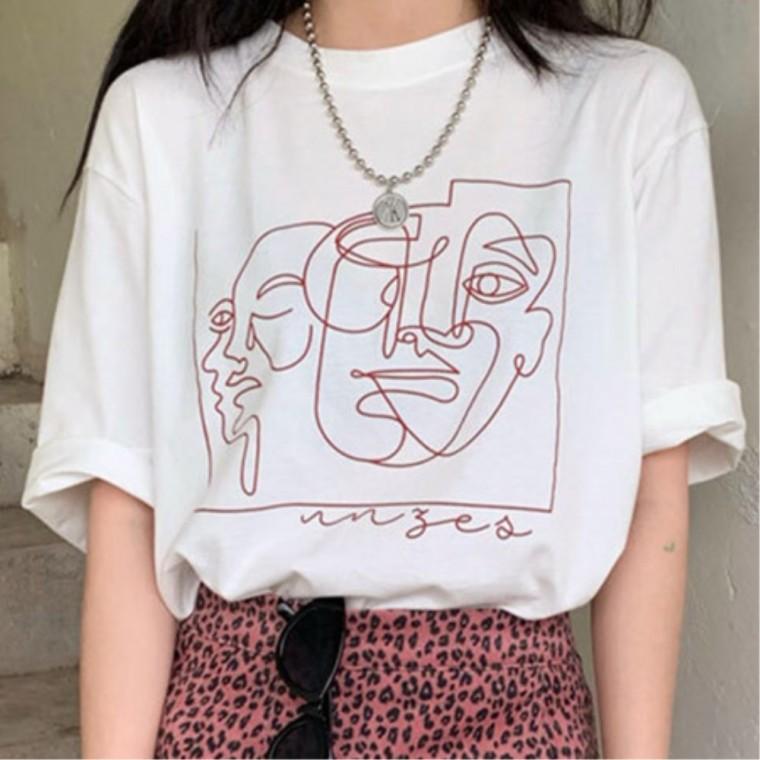 반팔티셔츠 일상코디룩 드로잉 일상룩 여름 20대여성 단정한스타일 여성반팔티 루즈핏 세련된느낌 페이스