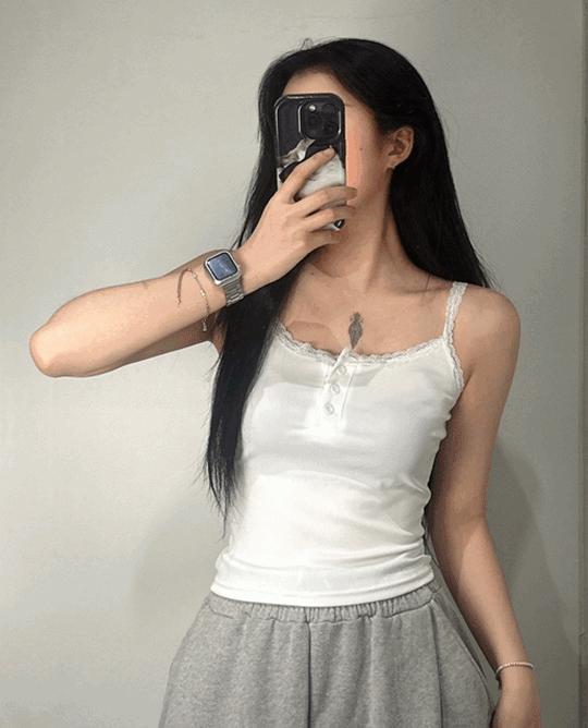 여성 레이스 무지 단추 끈 나시 티 [2color 버튼 슬리브리스 민소매 이너 여자 티셔츠 레이어드 데이트 룩]