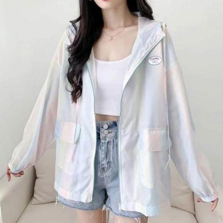 여성 그라데이션이 예쁜 간절기 엉덩이가림 바람막이
