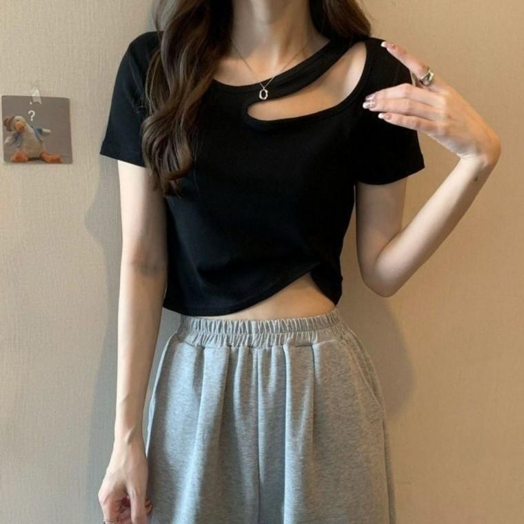 유니크 펀칭 여름 반팔 크롭티 여성크롭티 트임 쇄골 티 펀칭크롭티 여성