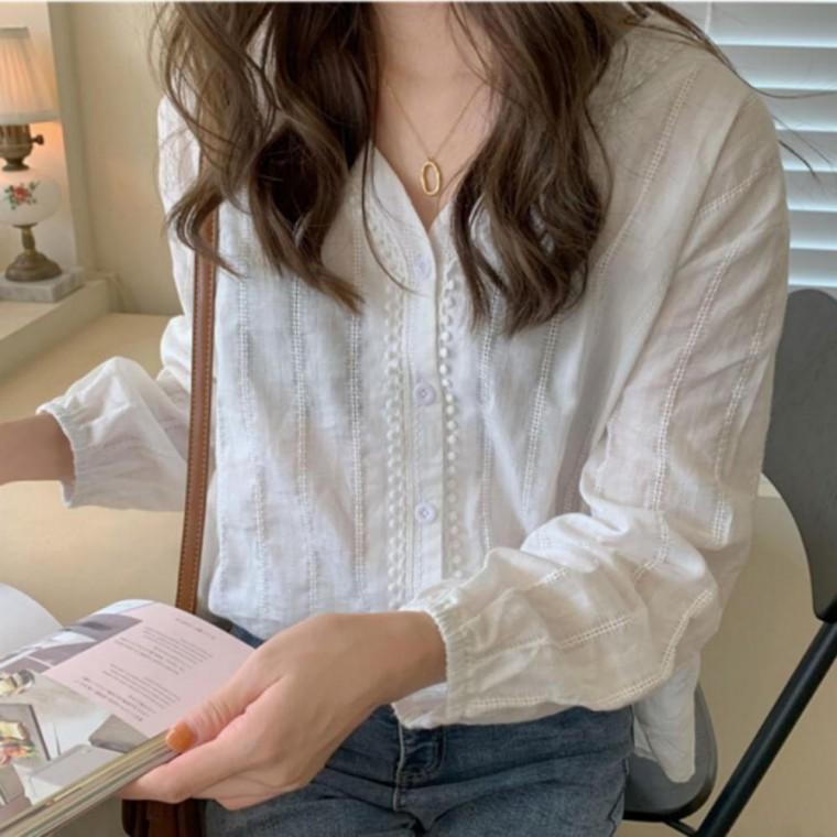 여성블라우스 펀칭 상의 얇고 브이넥 여름 셔츠 블라우스 러블리무드 여성 시원한소재