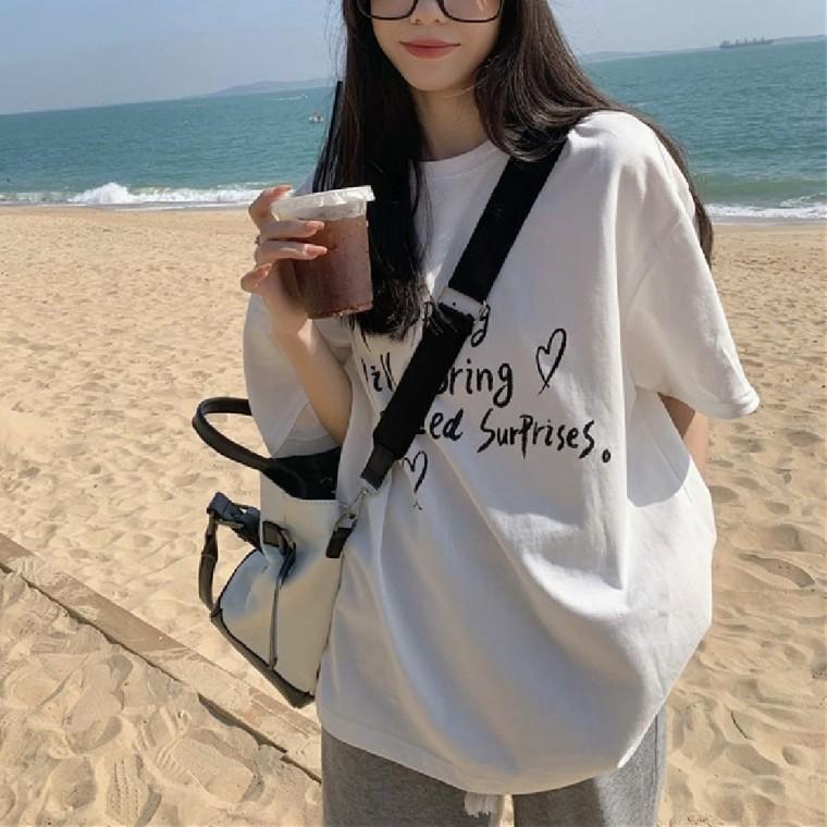 여성 루즈핏티셔츠 여름티셔츠 영문 라운드넥 면티셔츠 레터링 반팔티셔츠