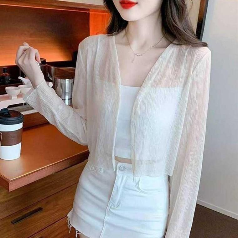 여성 여름 데이트 룩 얇은 시스루 크롭 가디건 코디
