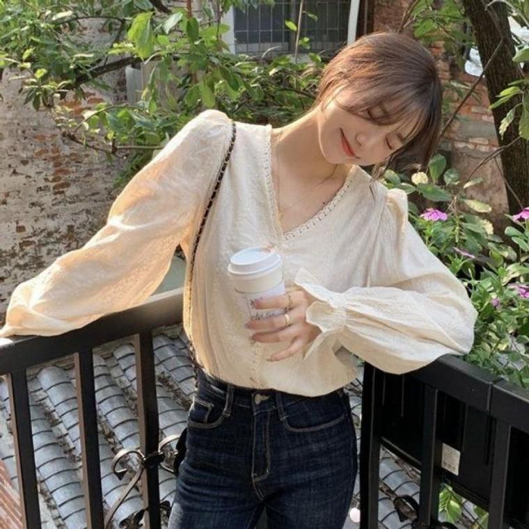 셔츠 브이넥 여성블 아이보리남방 긴팔 프릴셔츠