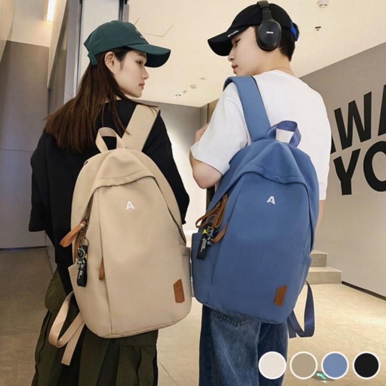 A자수 포인트 블랙 우주인 키링 포함 공용 데일리 캐주얼 백팩