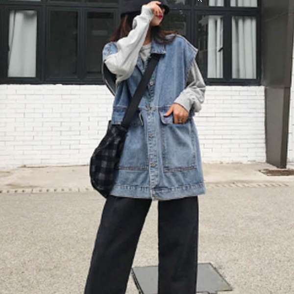 레이어드 진조끼 오버사이즈 디자인으로 캐주얼하고 트렌디한 무드를 연출하는 데님 베스트