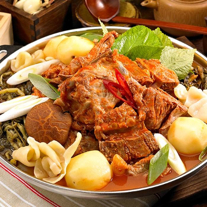 국내산 한돈 냉동 등뼈 1kg 감자탕 찜용 살밥 가득함